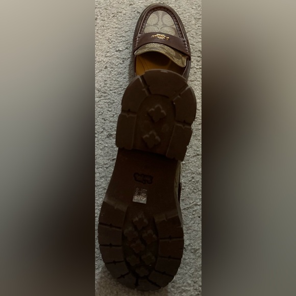 Great Coach loafers. Size 8. Near new - Picture 3 of 5